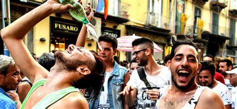 incontri gay a napoli|Naples Gay Travel Guide Cruise Bars, Organizations & More